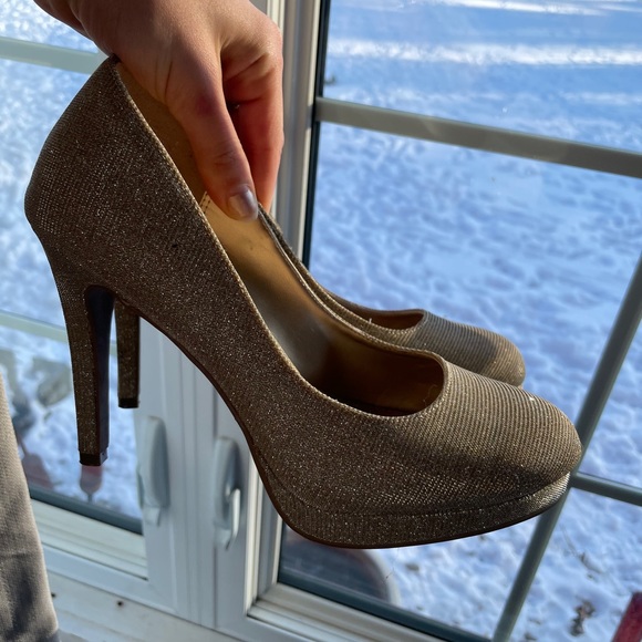 Glitter Material High Heel Shoe - Picture 3 of 9